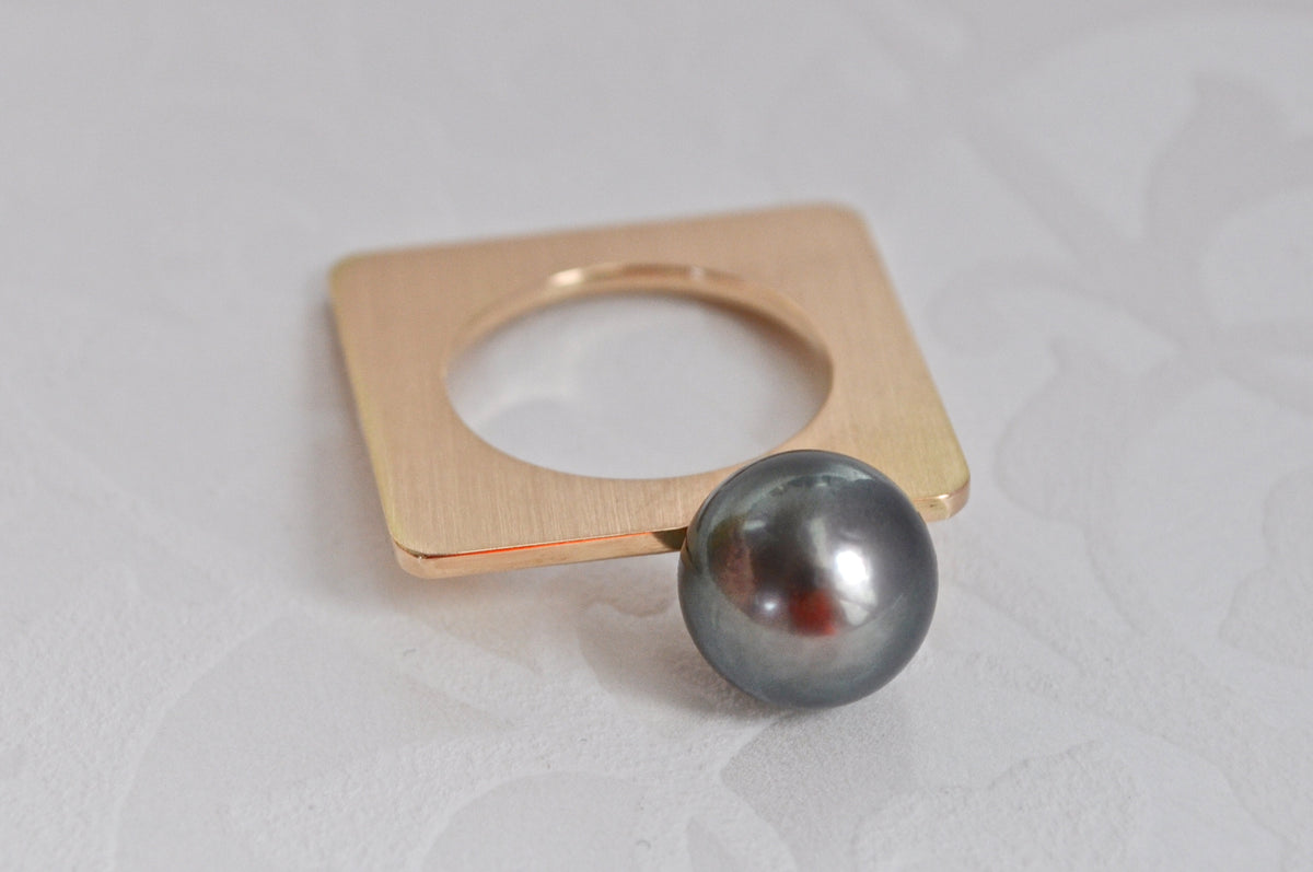 18K Rose Gold Square Ring with Tahitian Pearl