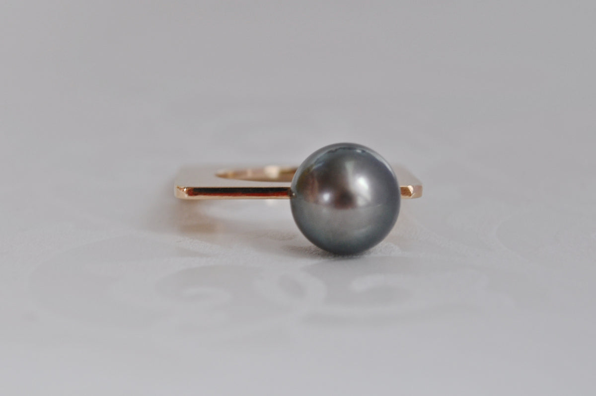18K Rose Gold Square Ring with Tahitian Pearl