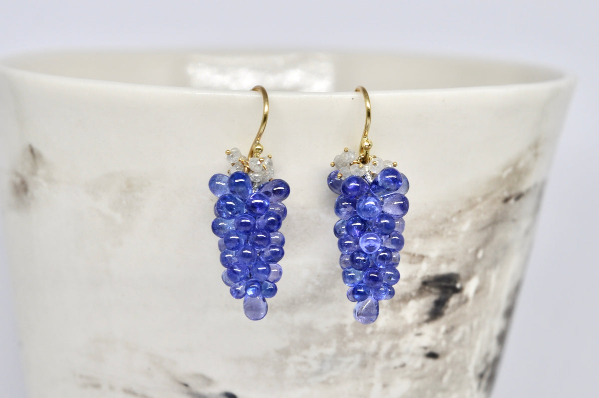 Tanzanite, white diamonds, 18k yellow gold Earrings