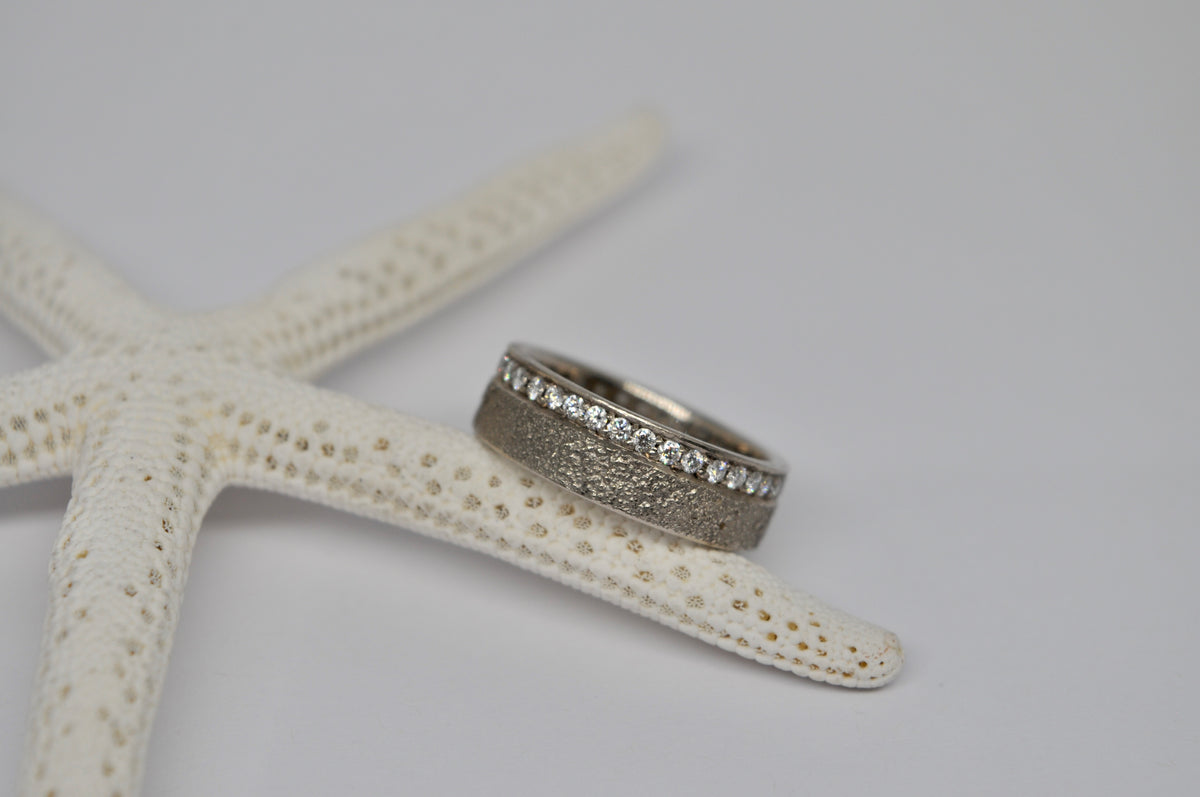 Diamond Edge Textured Band Ring in 18k White Gold