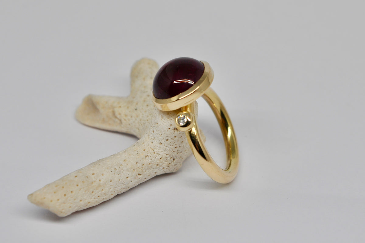 18K Gold Red Tourmaline Cabochon Ring with Diamond Accents