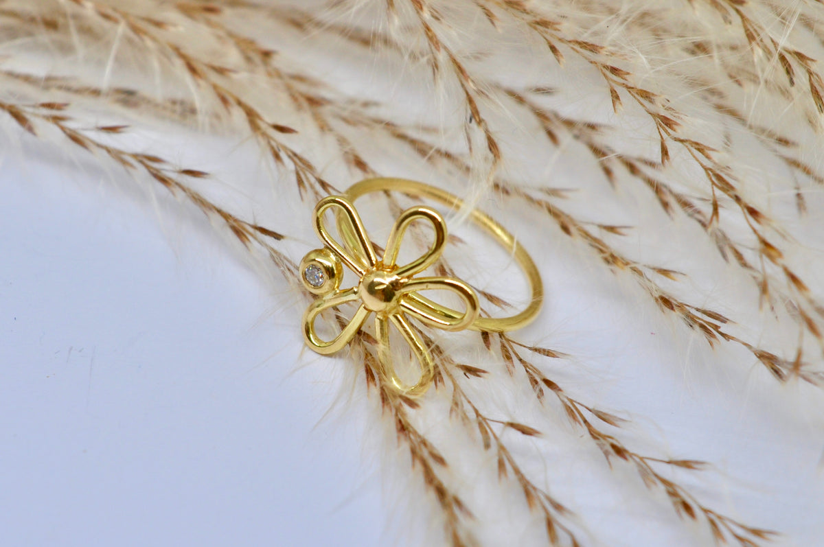 Wildflower Diamond Ring in 18k Yellow Gold