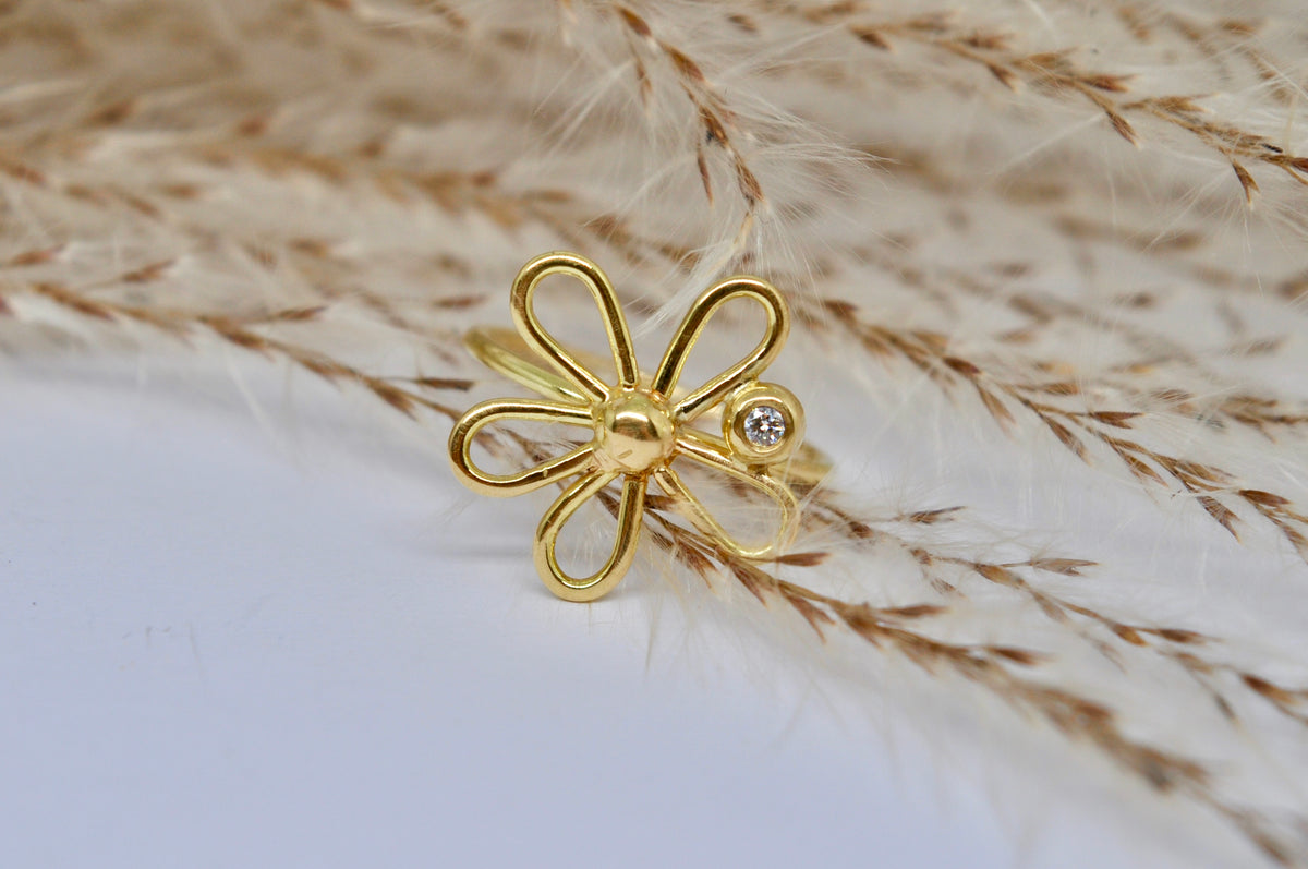 Wildflower Diamond Ring in 18k Yellow Gold