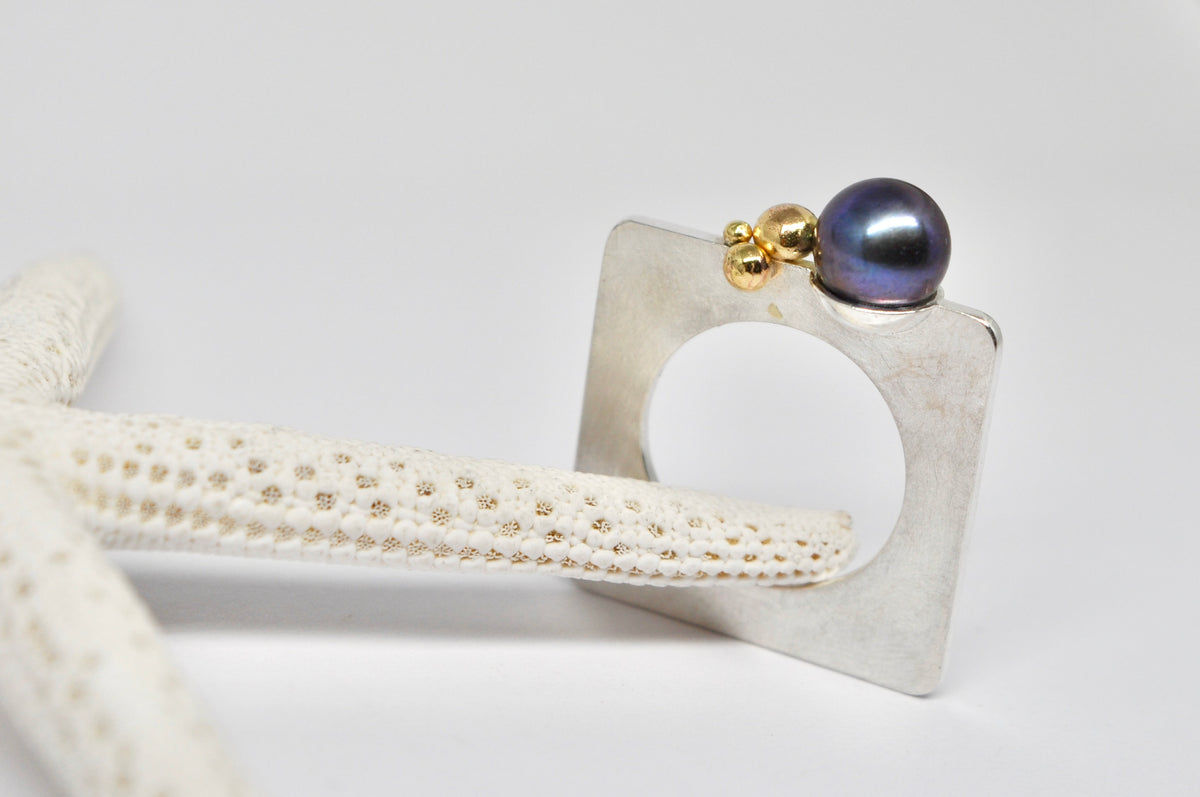 Black Freshwater Pearl Silver Ring with 18K Gold Accent