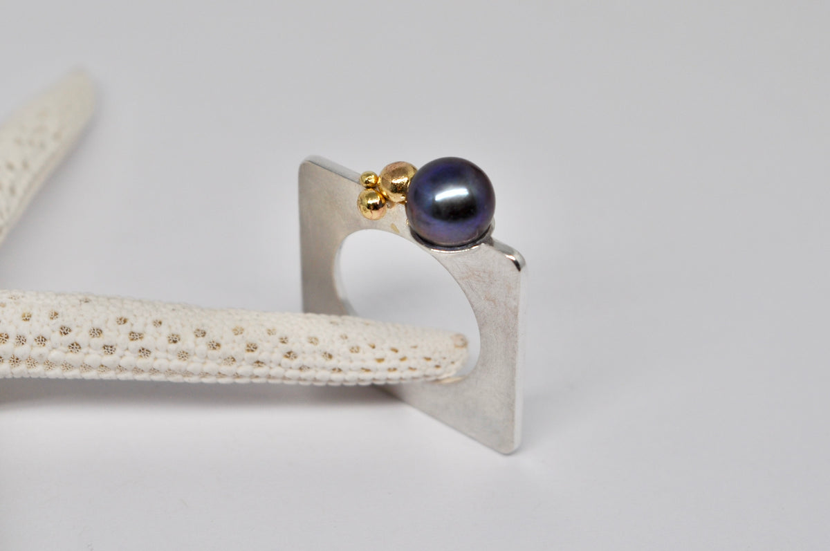 Black Freshwater Pearl Silver Ring with 18K Gold Accent