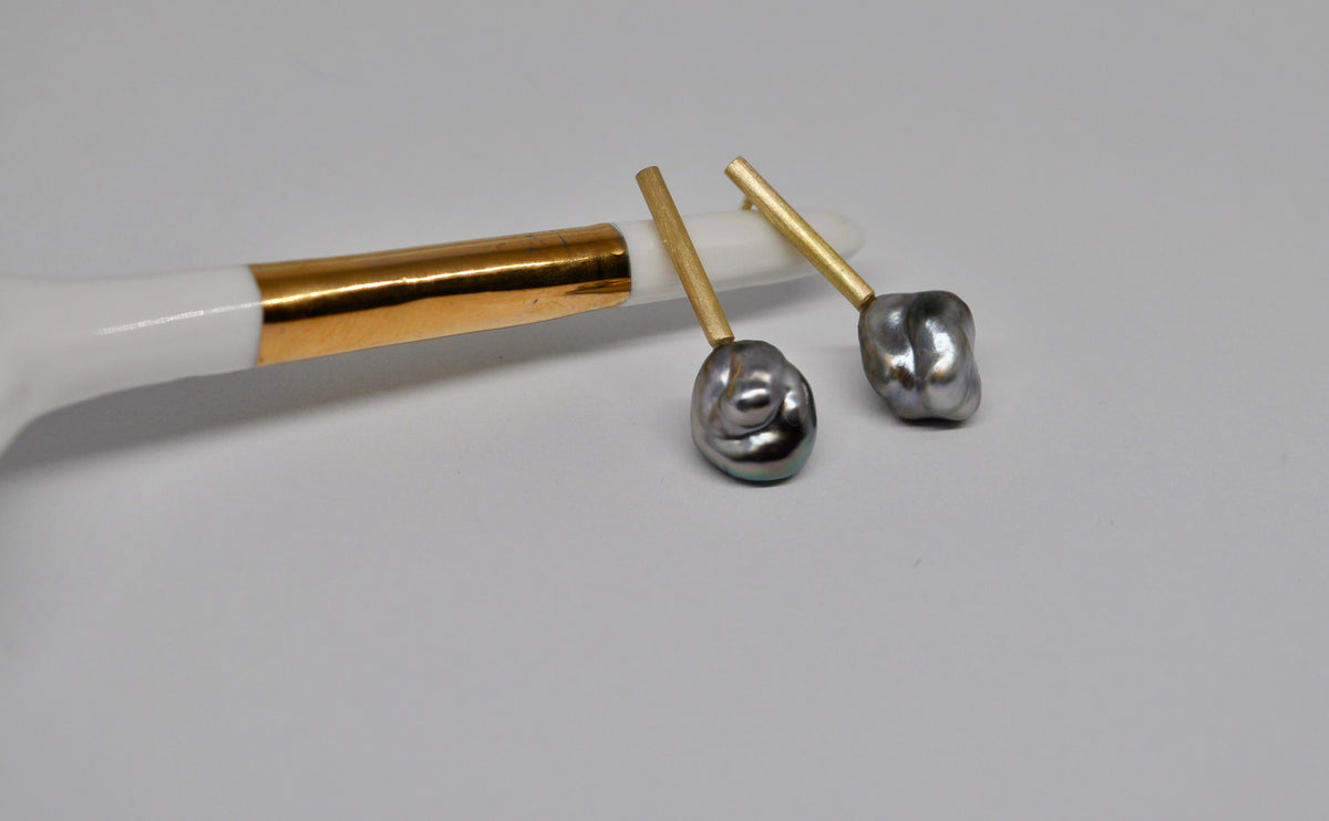 18karat yellow gold studs with Tahiti Keshi pearls