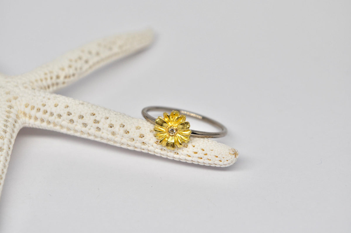 Dainty 18k White and Yellow Gold Daisy Ring with Diamond: Artisan Jewelry