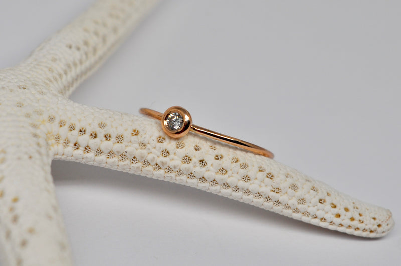 Delicate Diamond Solitaire Ring in 18k Gold