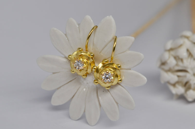 Delicate Gold Earrings with Diamonds