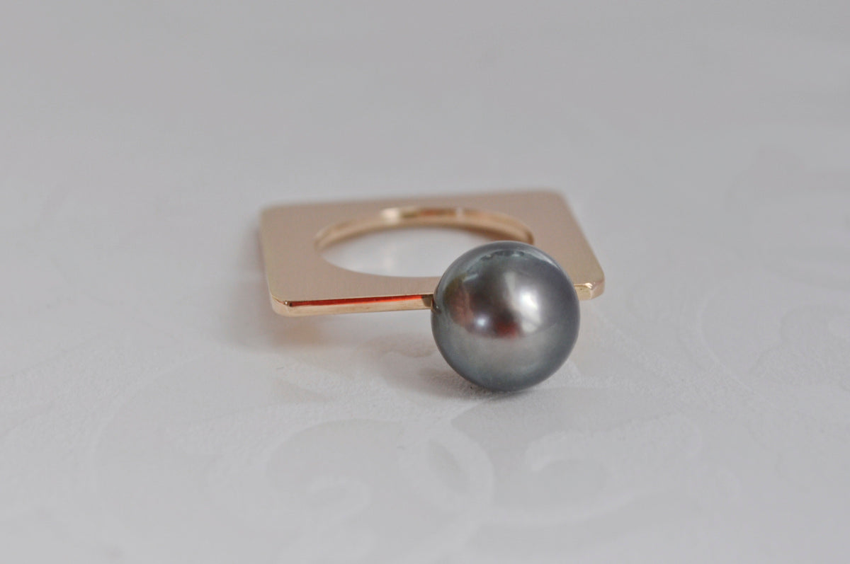 18K Rose Gold Square Ring with Tahitian Pearl