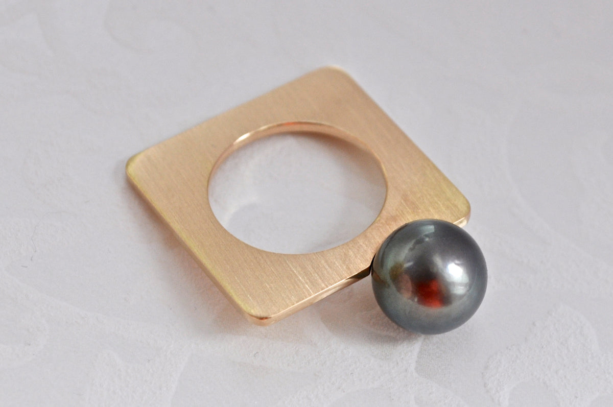 18K Rose Gold Square Ring with Tahitian Pearl
