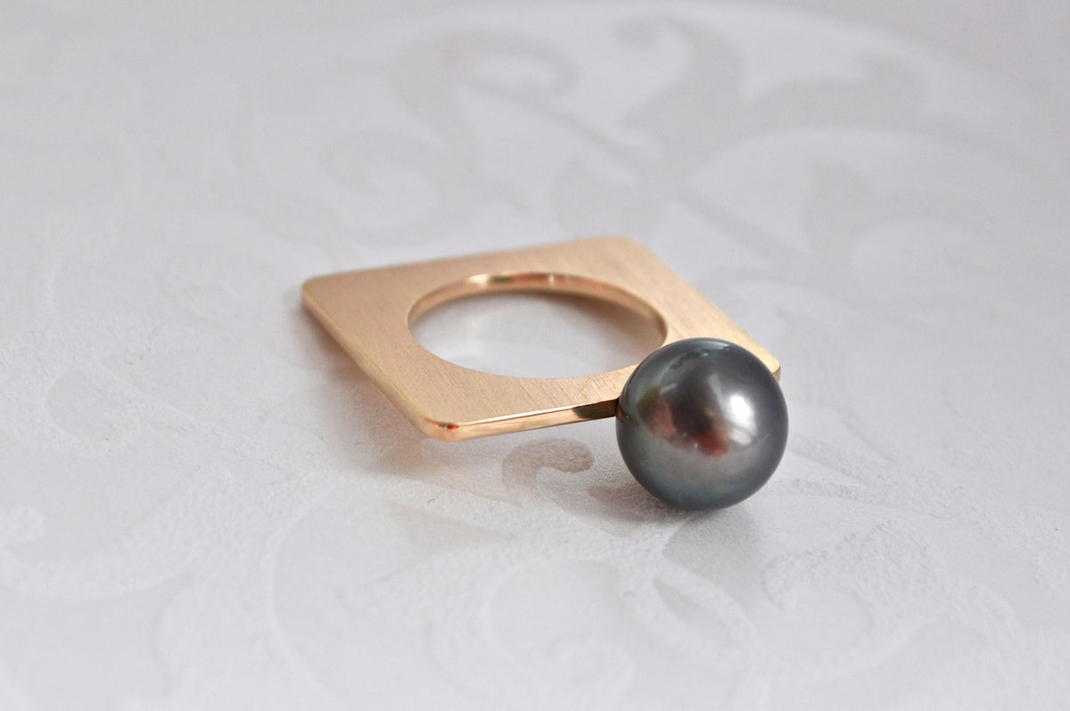 18K Rose Gold Square Ring with Tahitian Pearl