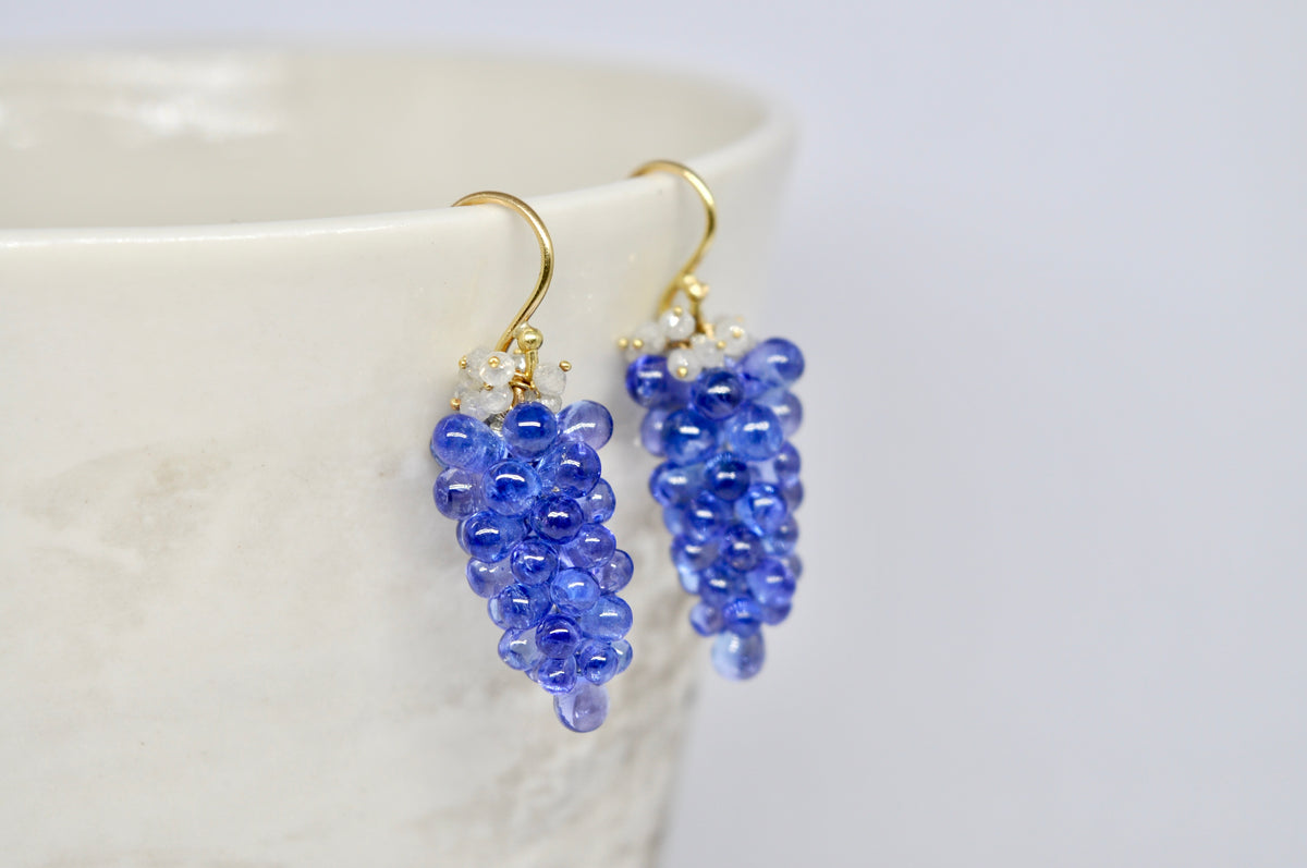Tanzanite, white diamonds, 18k yellow gold Earrings