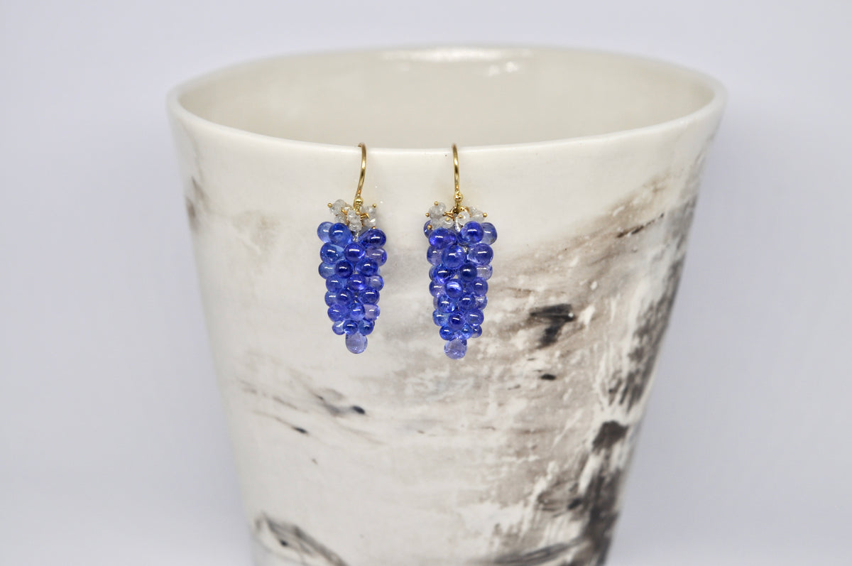 Tanzanite, white diamonds, 18k yellow gold Earrings