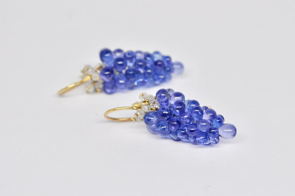 Tanzanite, white diamonds, 18k yellow gold Earrings