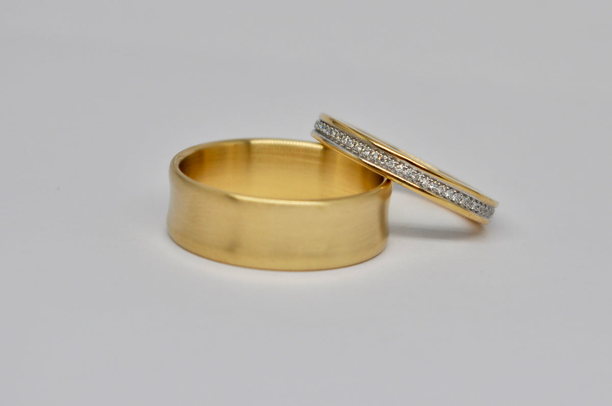 18K Yellow Gold Wedding Band Set - Brushed & Diamond Pavé