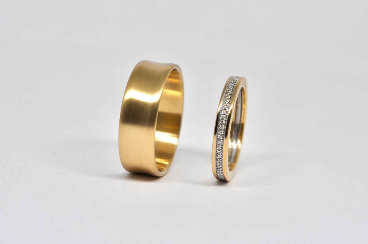 18K Yellow Gold Wedding Band Set - Brushed & Diamond Pavé