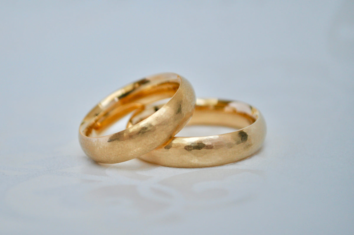 18k yellow gold hammered wedding bands