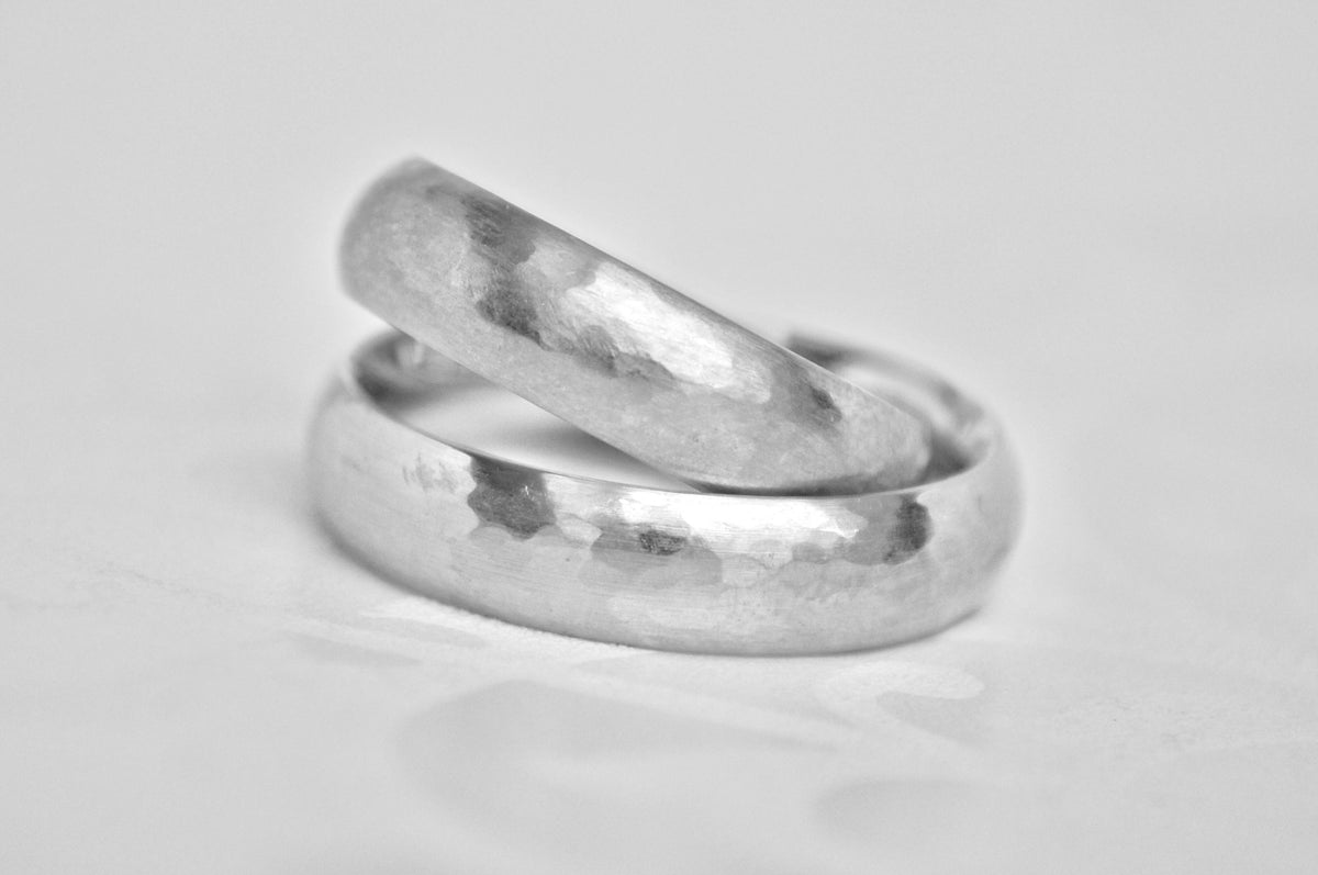 18k yellow gold hammered wedding bands