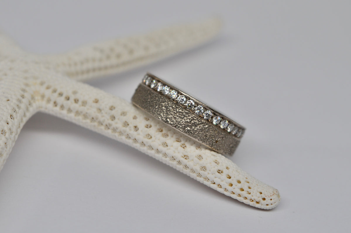 Diamond Edge Textured Band Ring in 18k White Gold