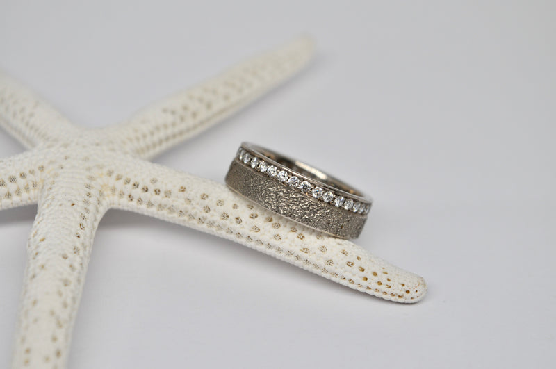 Diamond Edge Textured Band Ring in 18k White Gold