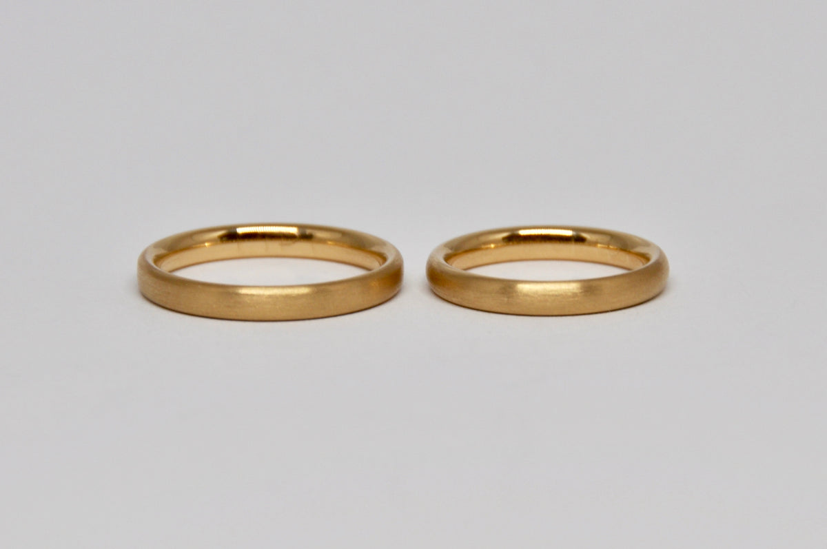 Classic 18k yellow gold wedding bands