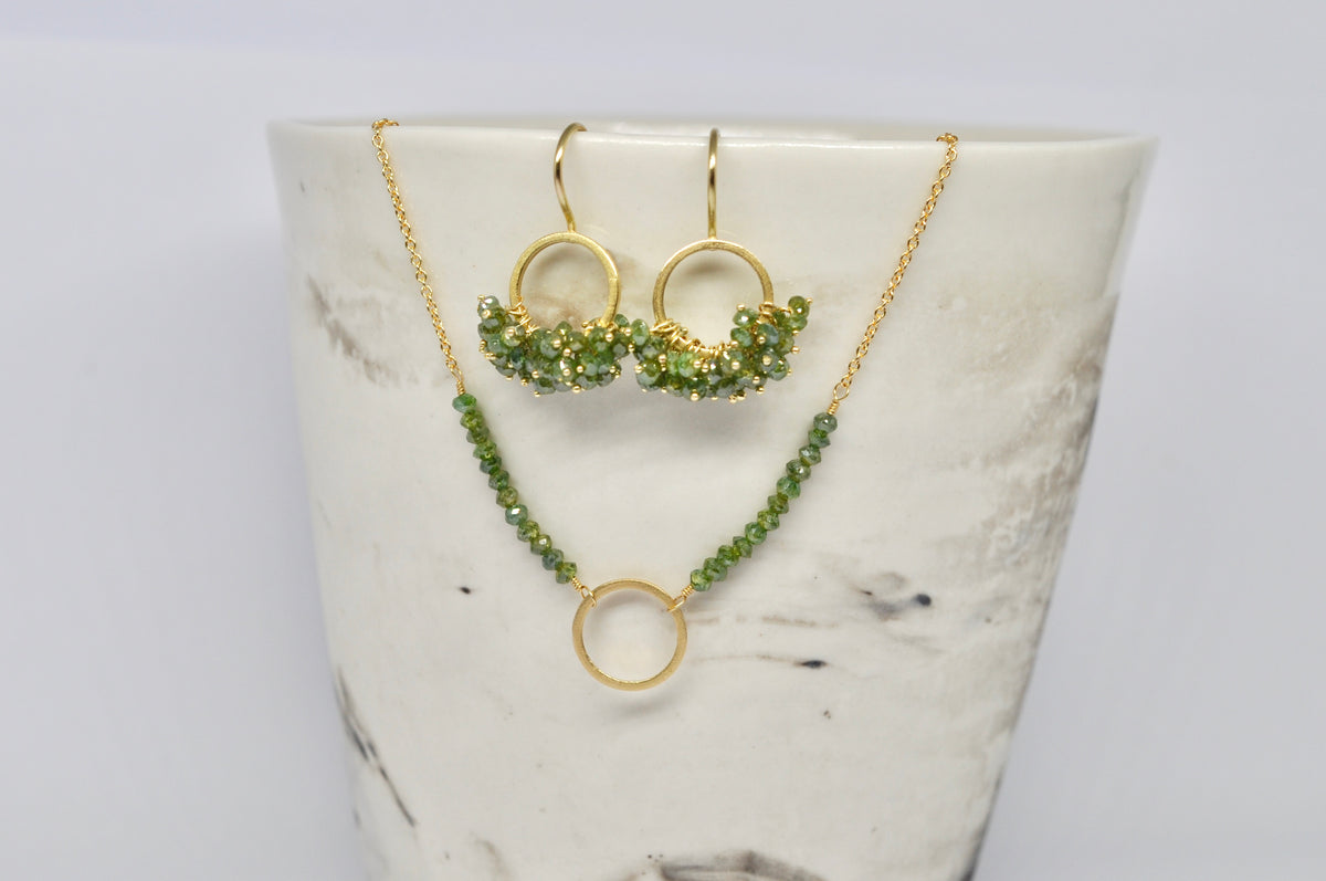 18k Yellow Gold Circle Necklace with Green Diamond Beads
