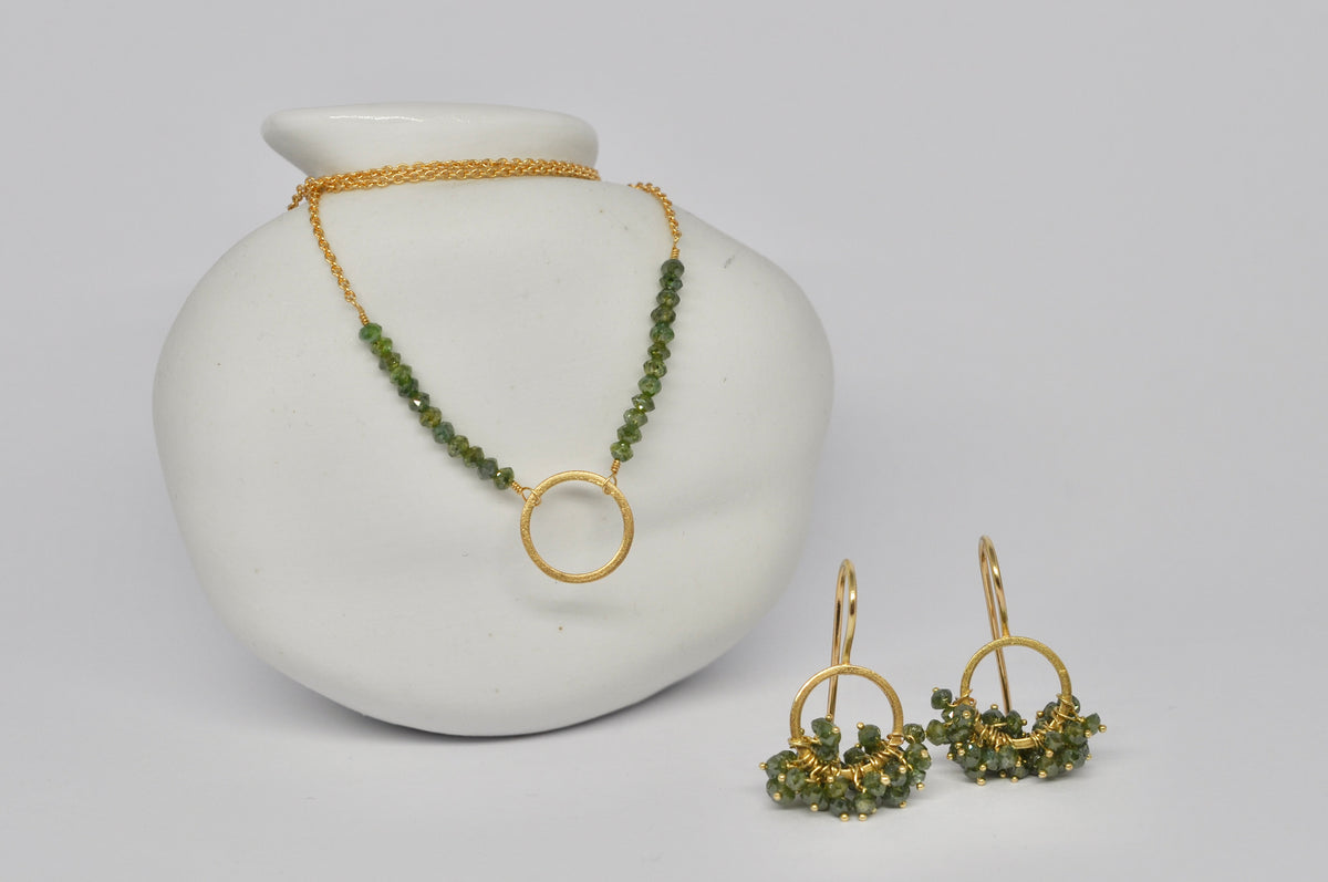 18k Yellow Gold Circle Necklace with Green Diamond Beads