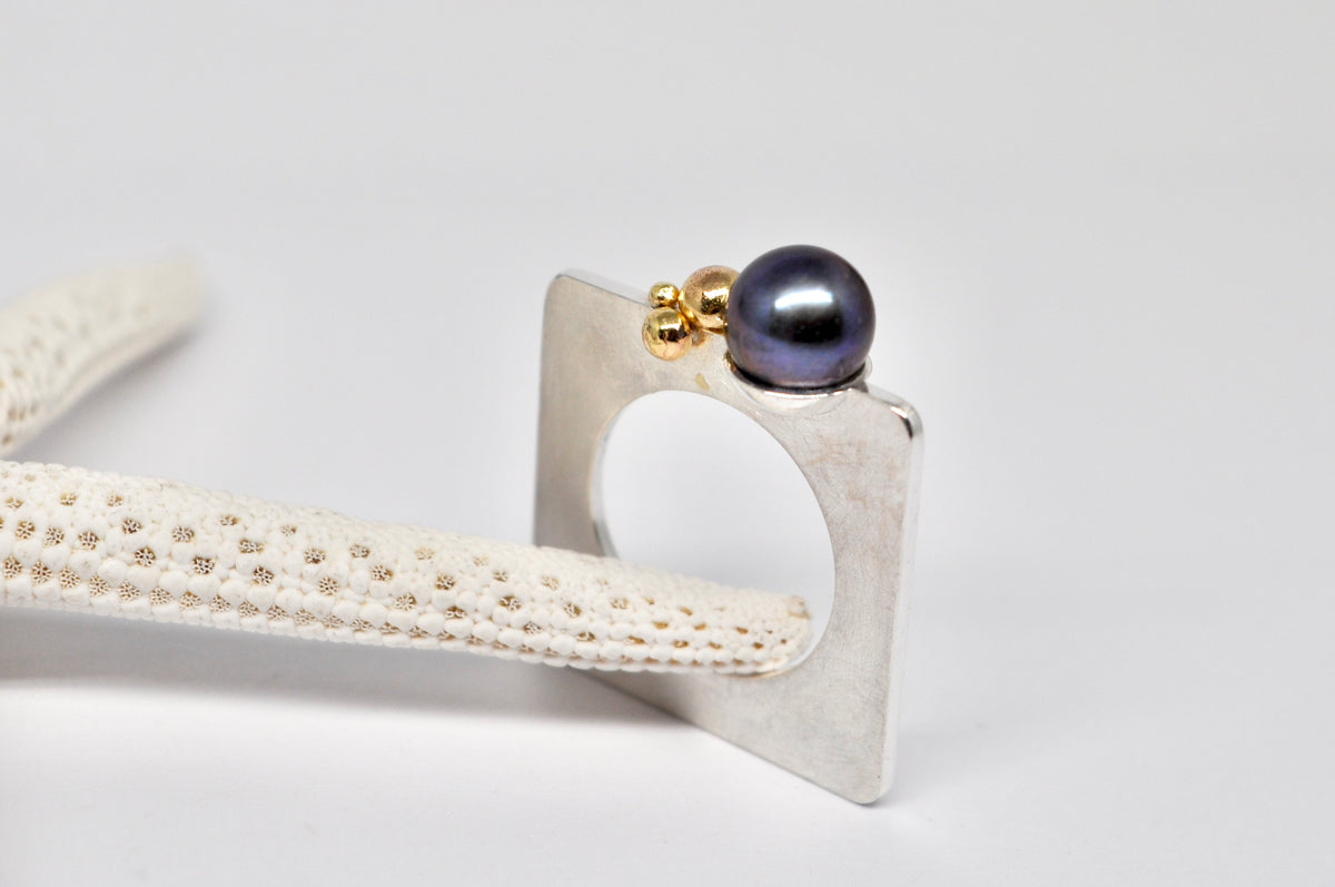 Black Freshwater Pearl Silver Ring with 18K Gold Accent