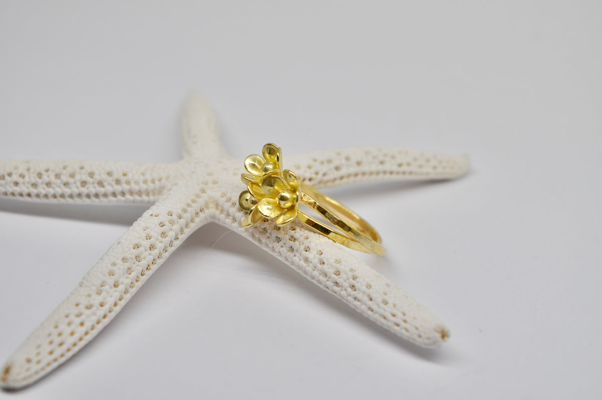 Dainty 18K Yellow Gold Daisy Flower Ring