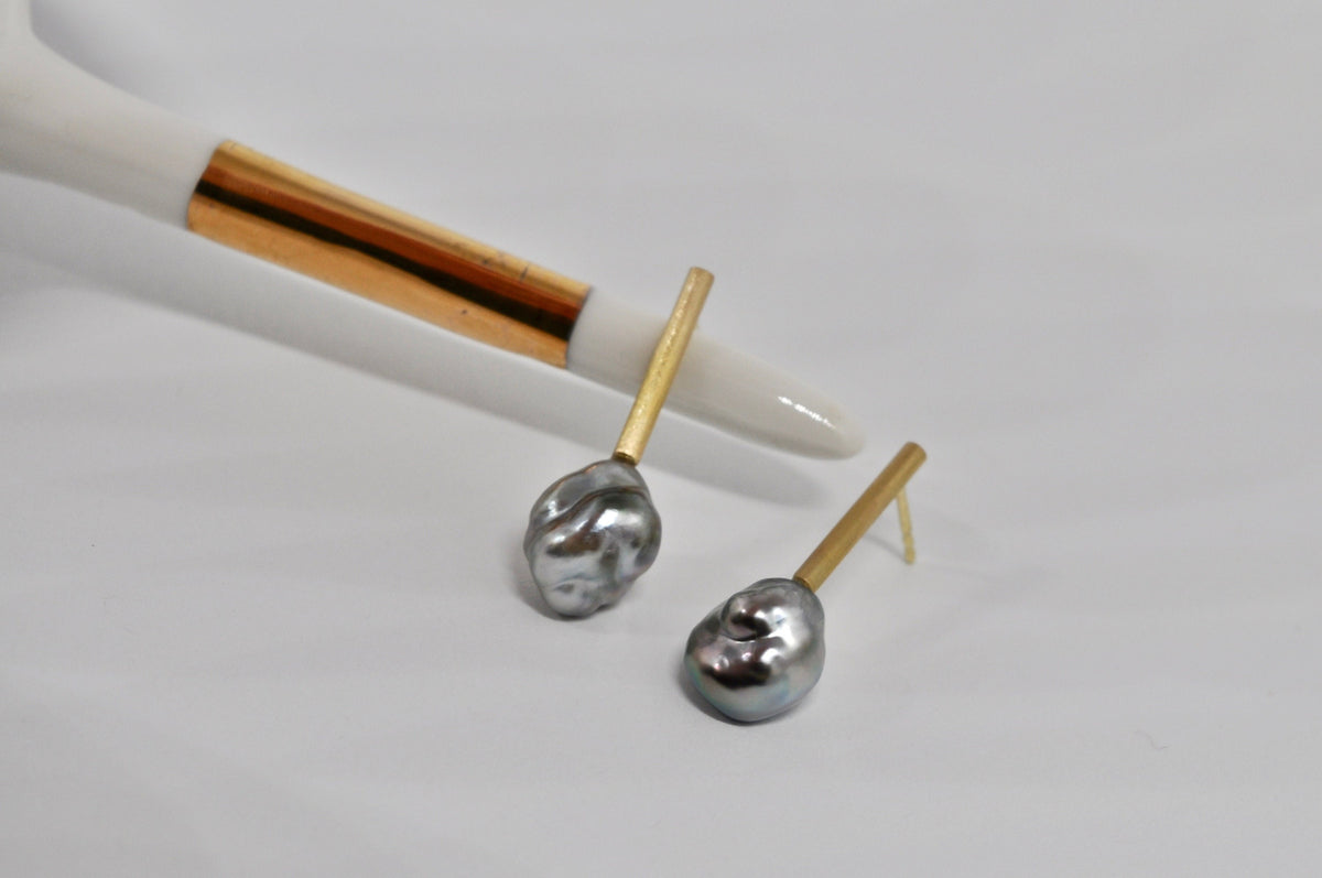18karat yellow gold studs with Tahiti Keshi pearls