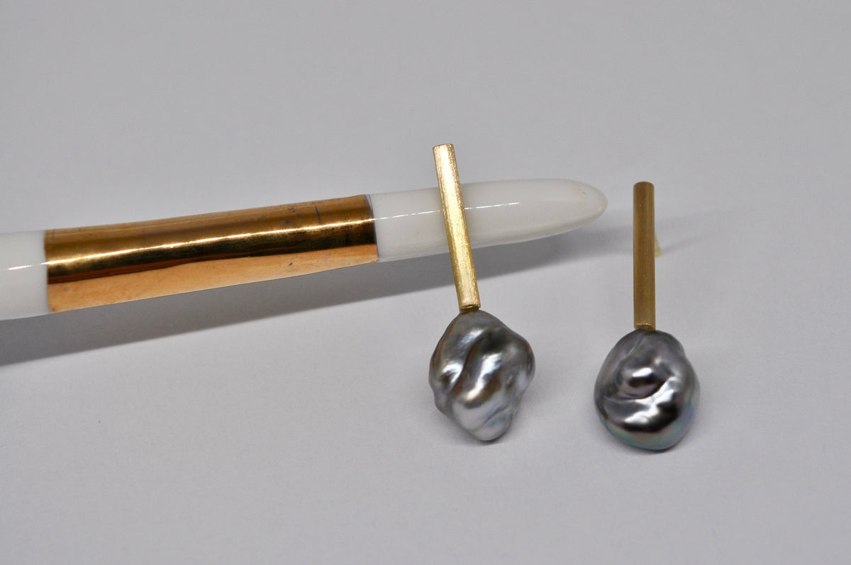18karat yellow gold studs with Tahiti Keshi pearls