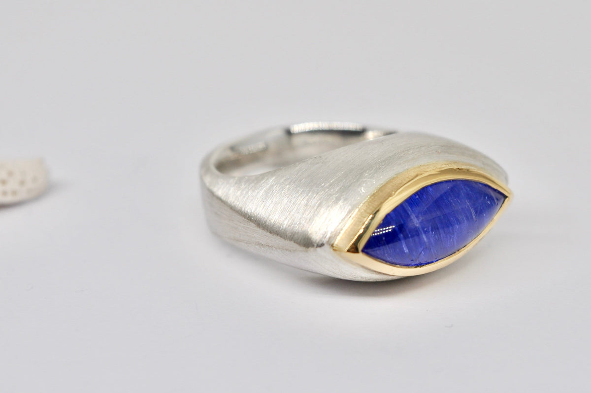 Silver & gold ring, tanzanite cabochon