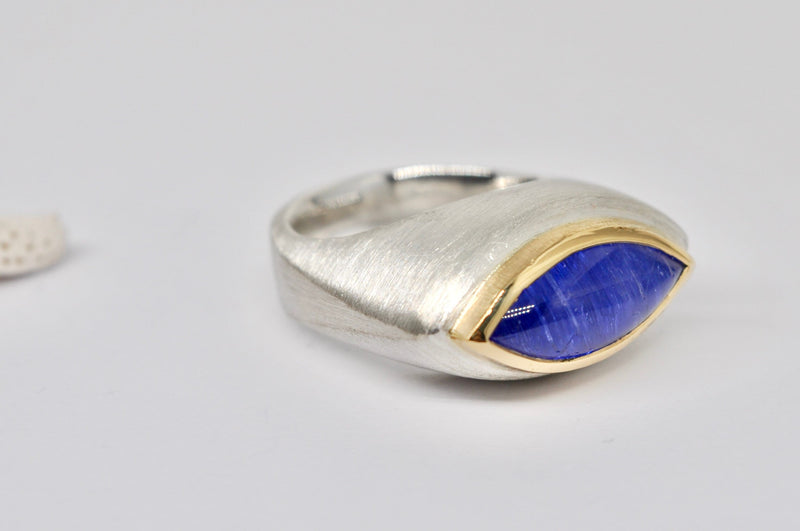 Silver & gold ring, tanzanite cabochon