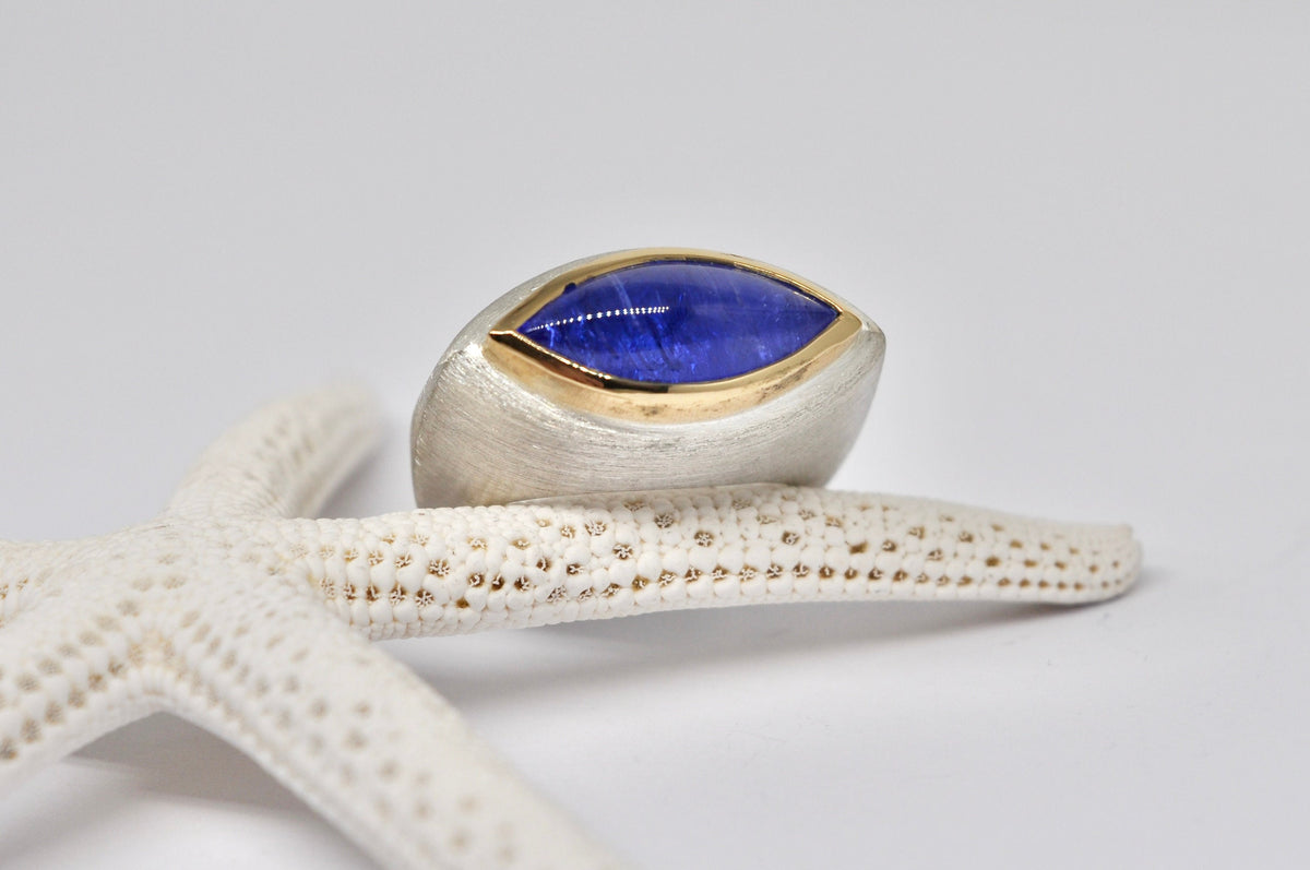 Silver & gold ring, tanzanite cabochon