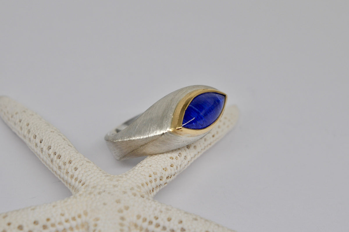 Silver & gold ring, tanzanite cabochon