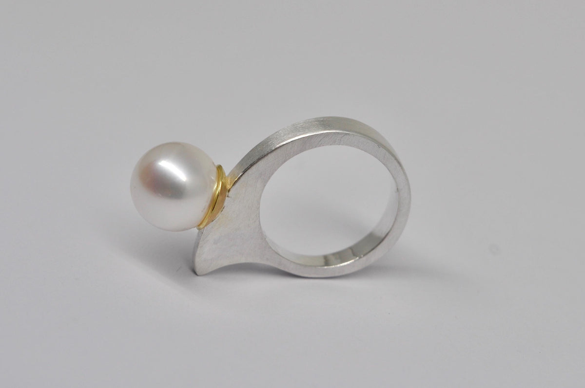 smooth shaped silver and gold ring with freshwater pearl