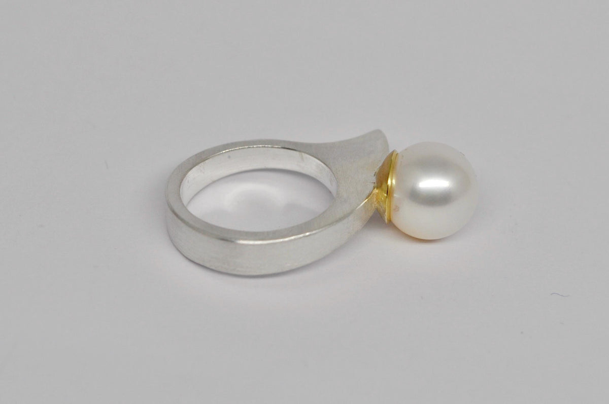 smooth shaped silver and gold ring with freshwater pearl