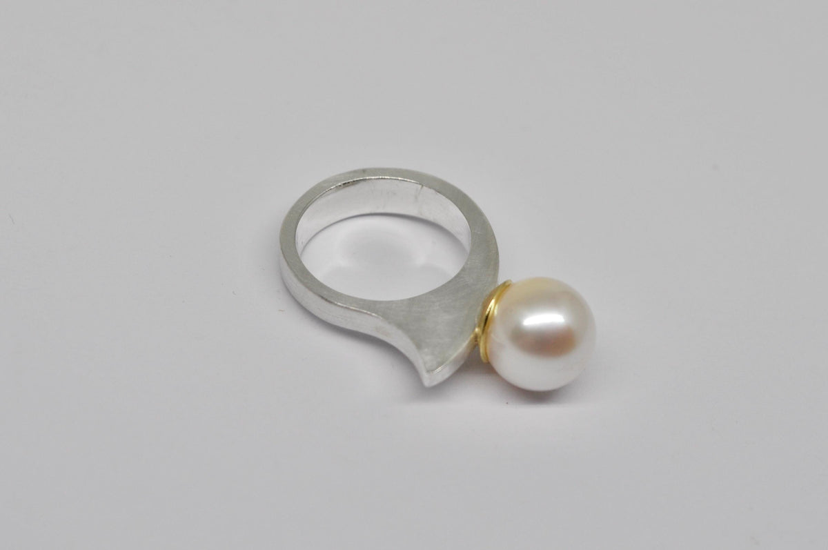 smooth shaped silver and gold ring with freshwater pearl