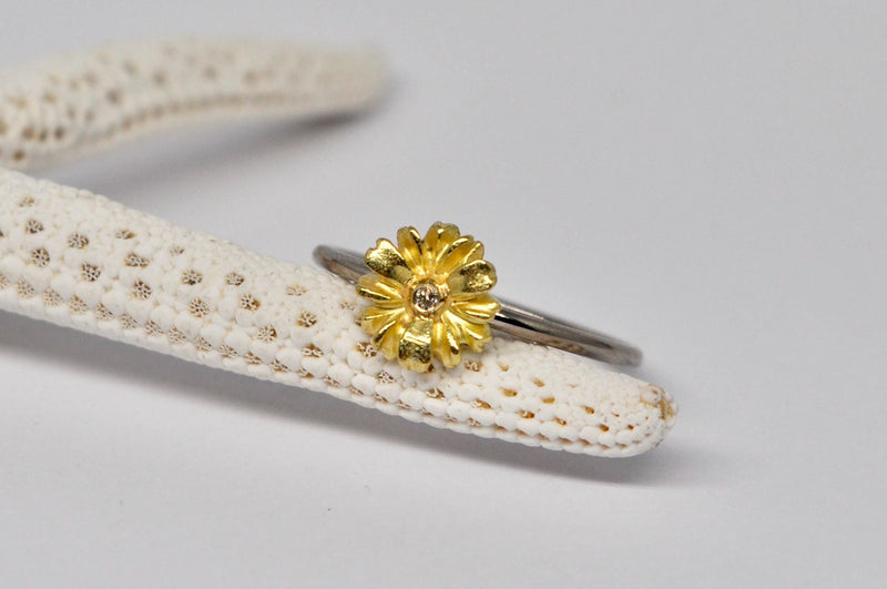 Dainty 18k White and Yellow Gold Daisy Ring with Diamond: Artisan Jewelry
